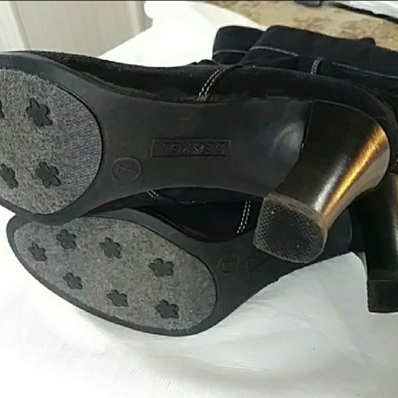 Beautiful black faux suede mid-calf boot - Picture 5 of 6